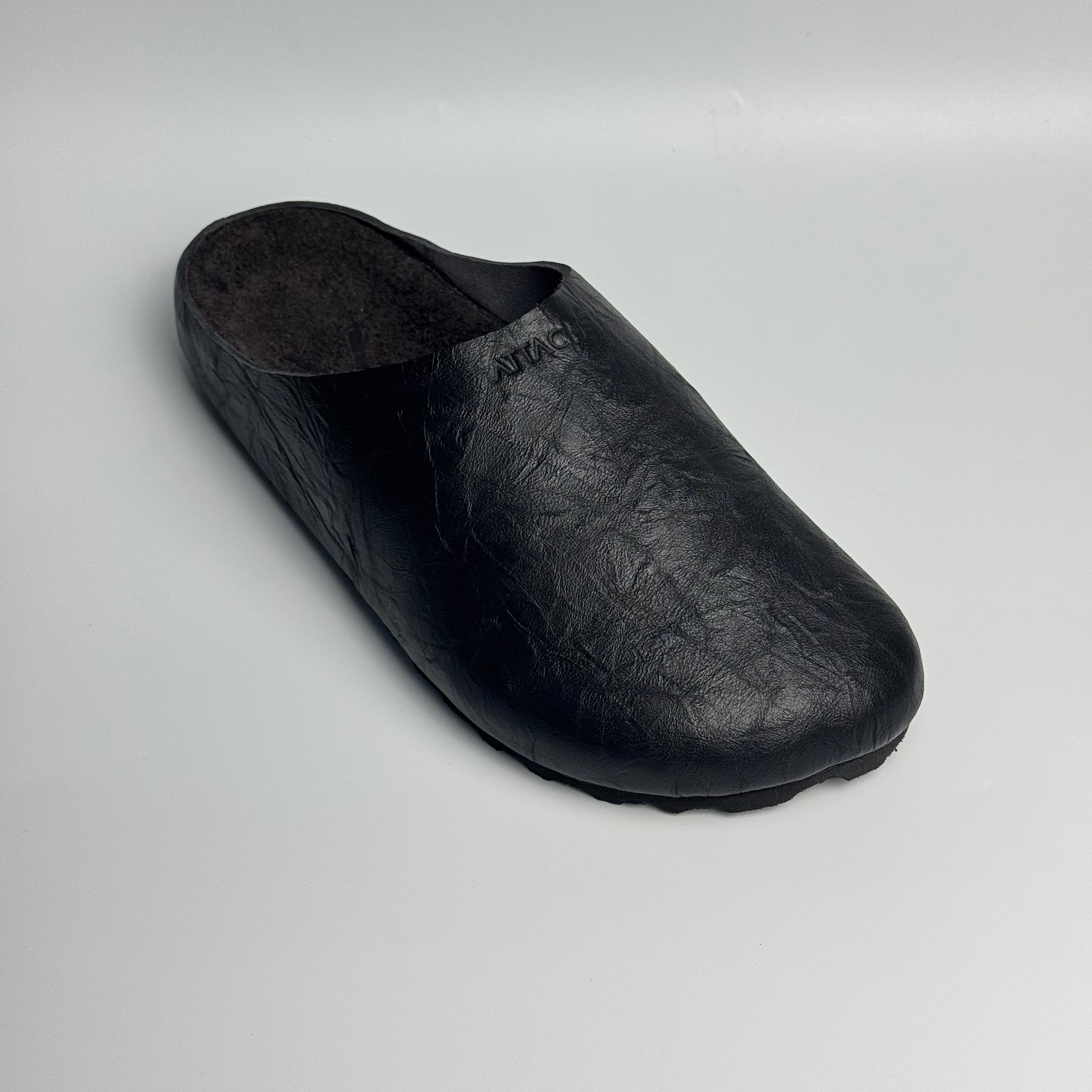 Mule Premium “Crumpled Black”