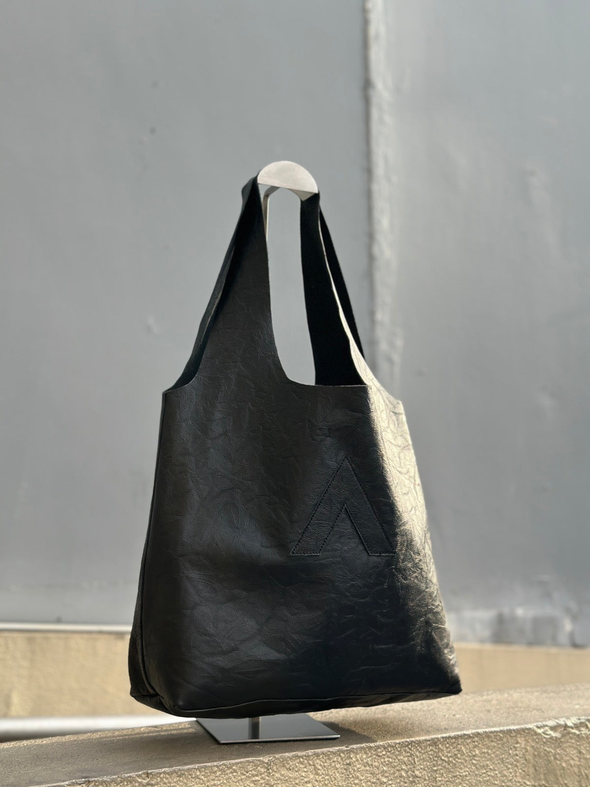 Arch Sack Genuine Leather Tote - Crumpled Black