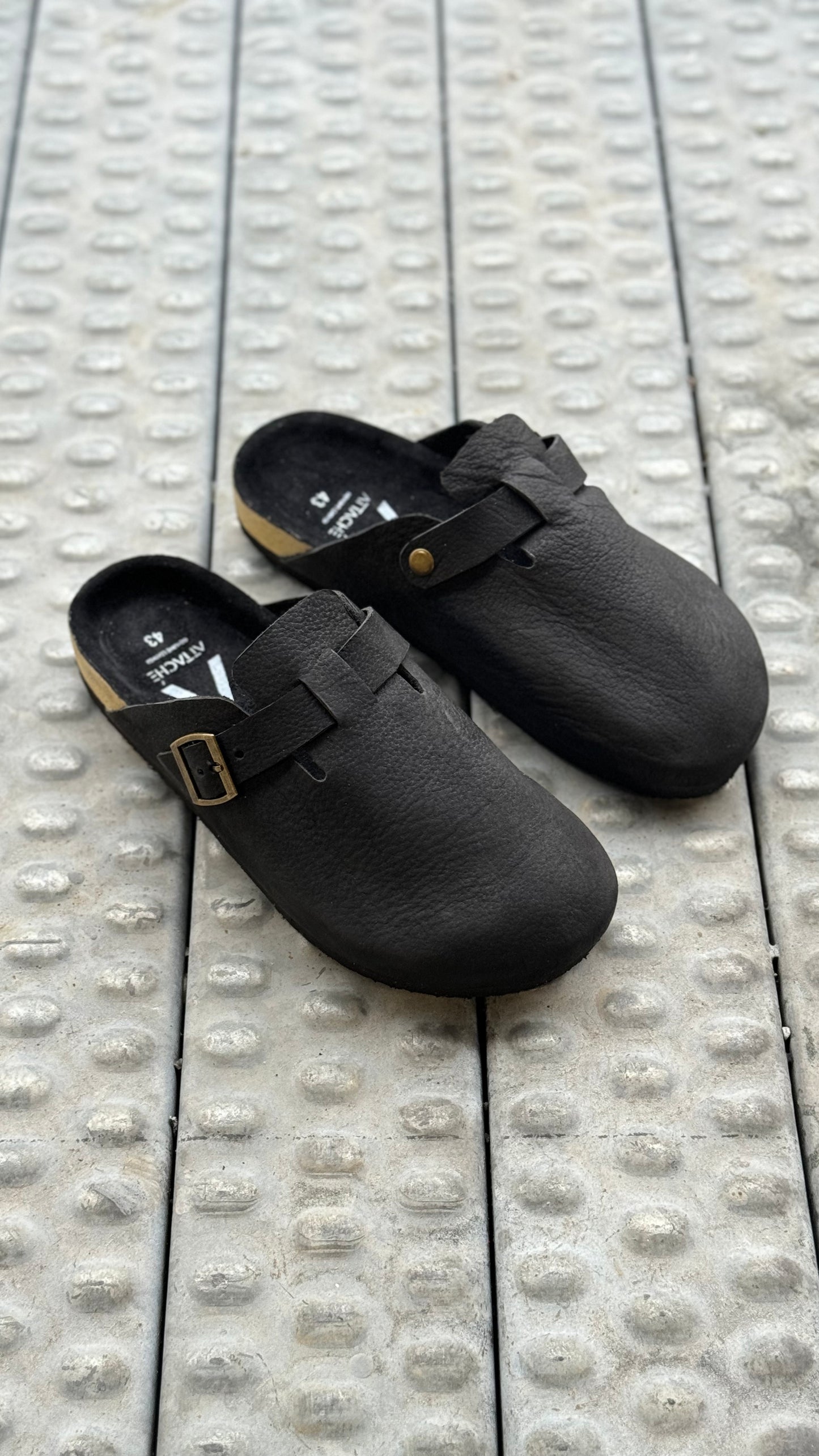 Clogs Premium Black Tumbled Leather