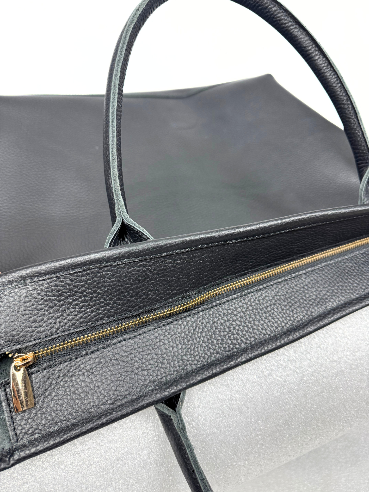 U-TOTE Full Grain Calf Leather Upsize Tote in Black