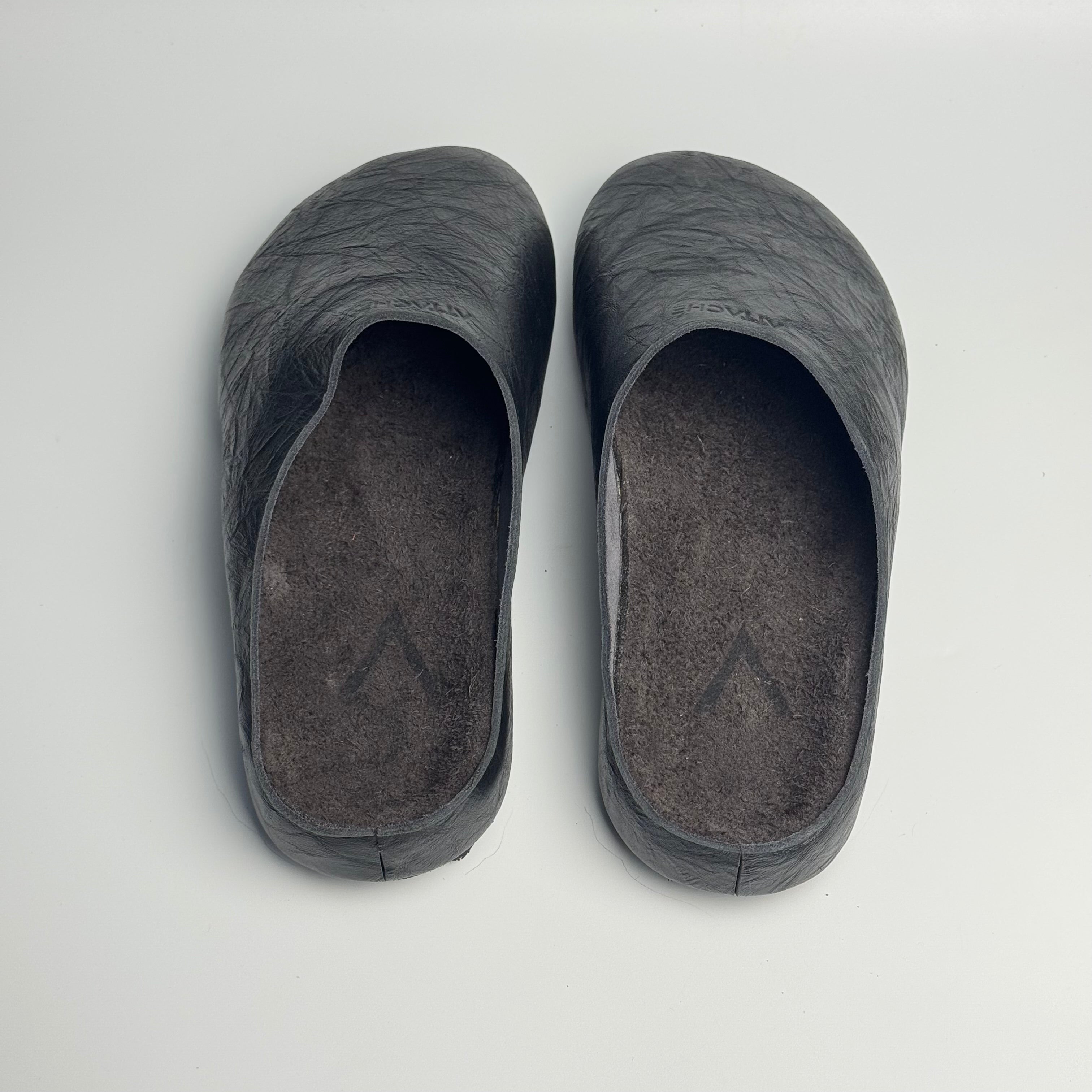 Mule Premium “Crumpled Black”