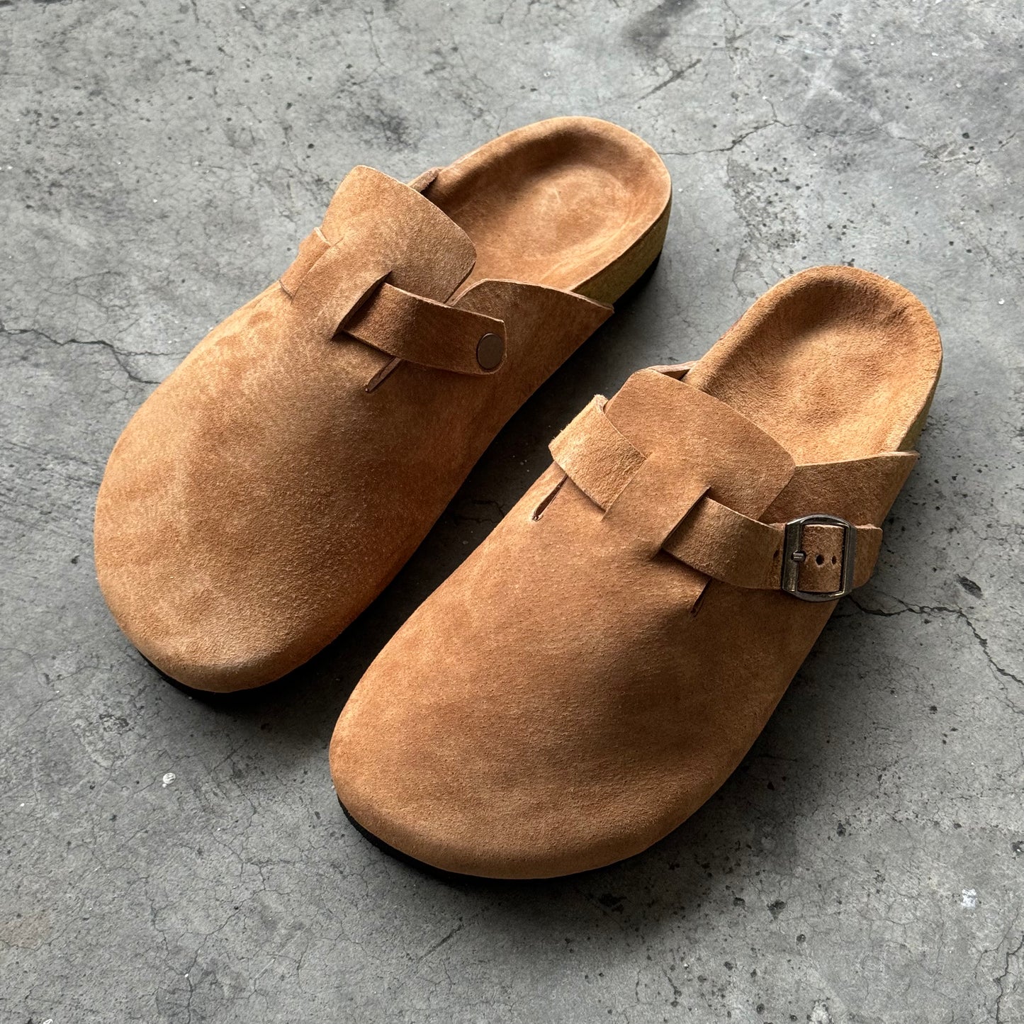 Limited Edition: Clogs Premium Mono “Tan”