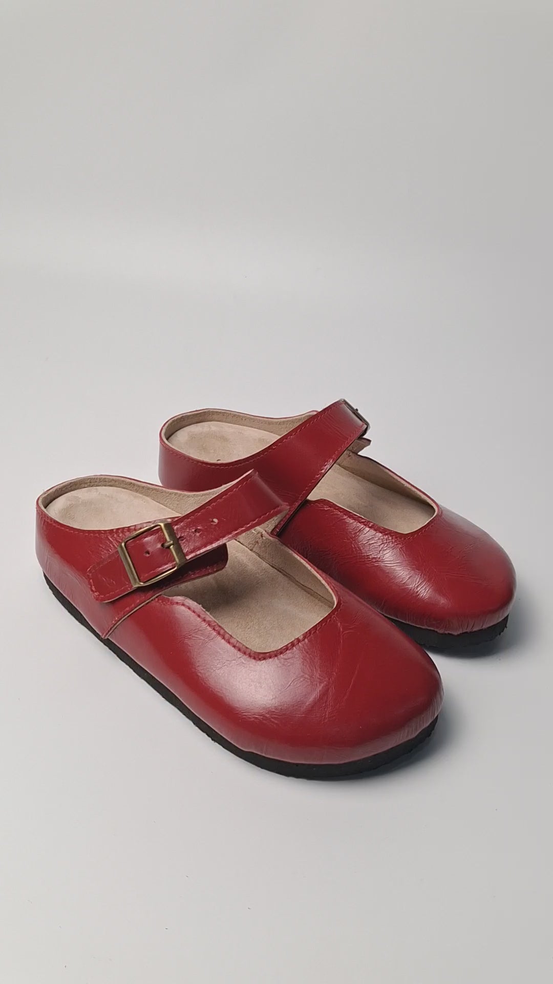 Merry Jane Clogs V1 Genuine Leather in Distressed Scarlet